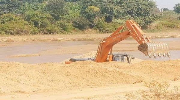 1 6 2023 16 31 0 369रेत माफियाओं की दबंगई द सूत्र